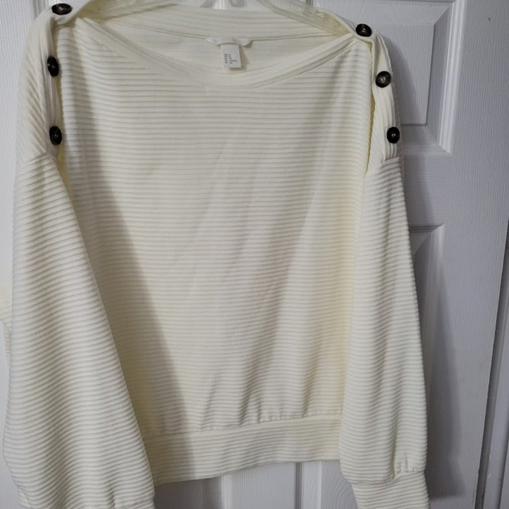 H&M cream long sleeveโ top with cute button detail Size XL